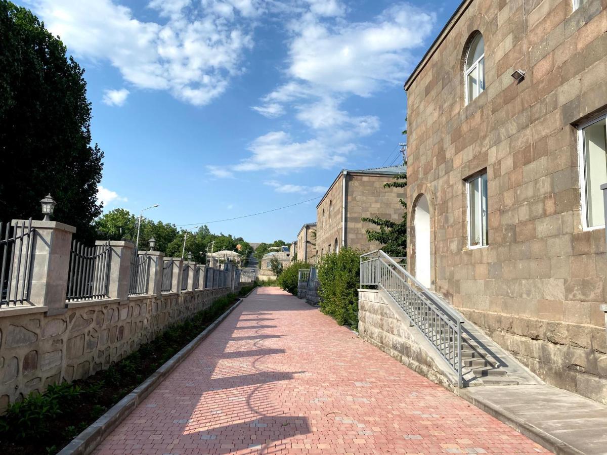 Hotel Basen Sisian エクステリア 写真