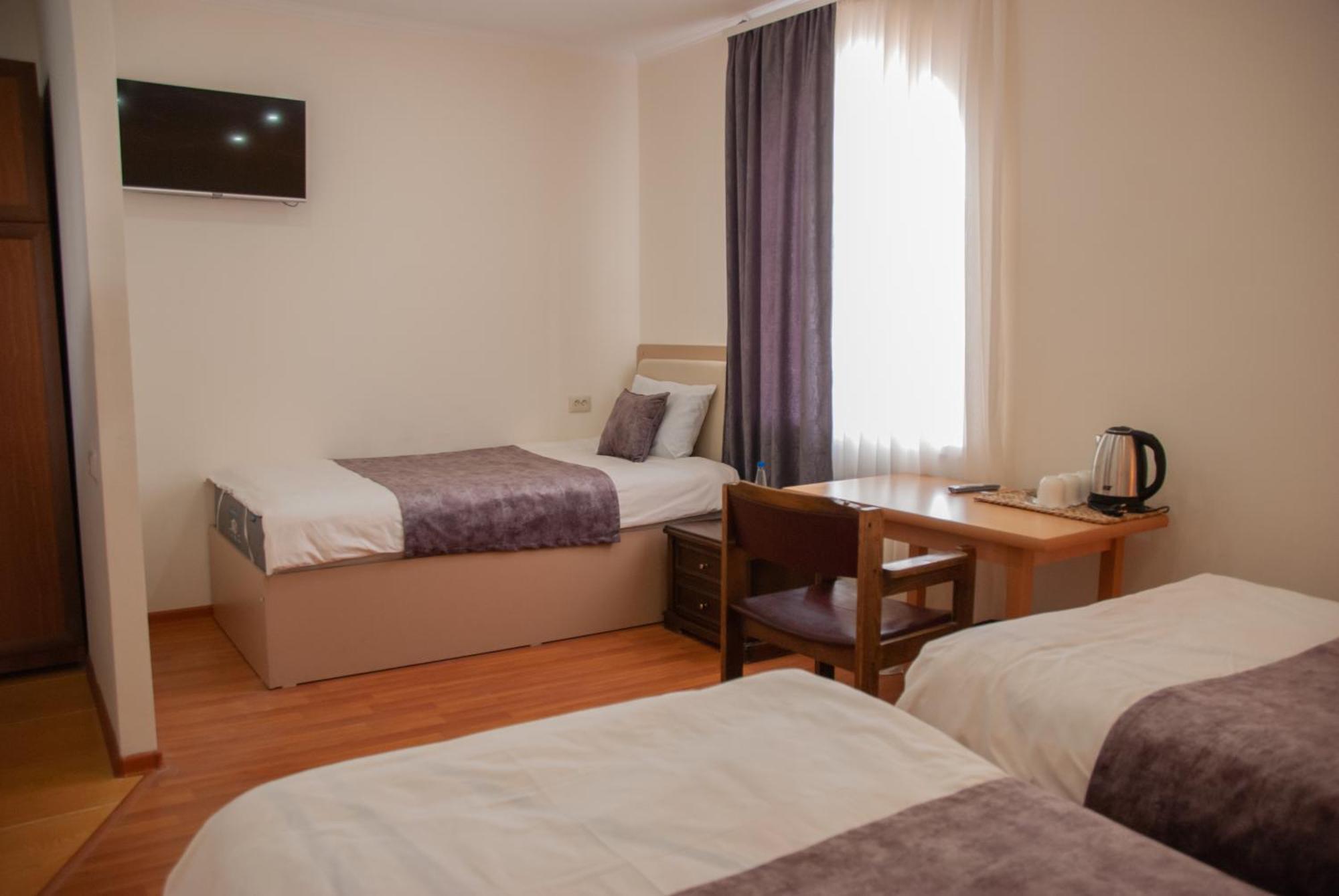Hotel Basen Sisian エクステリア 写真